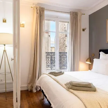 Cosy 1br With Balcony Arc De Triomphe