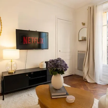 Cosy 1br With Balcony Arc De Triomphe *