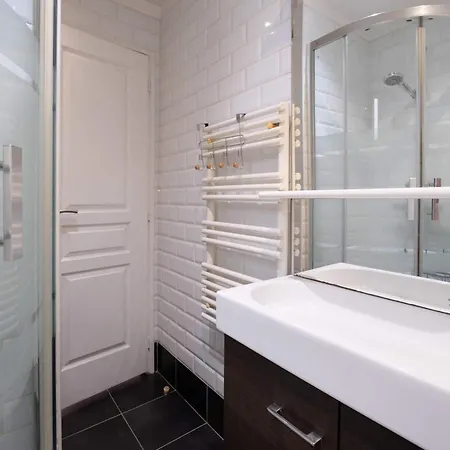 Apartment Cosy 1br With Balcony Arc De Triomphe
