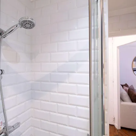 Cosy 1br With Balcony Arc De Triomphe